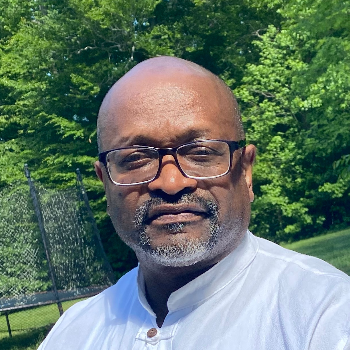 Headshot of Paco Valencia